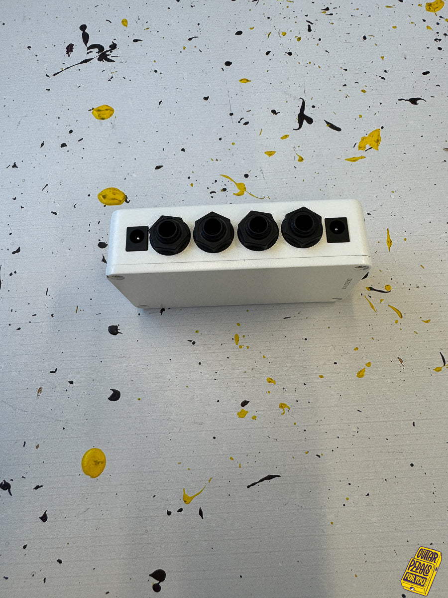 One Control Minimal Series White Loop A/B switch en looper